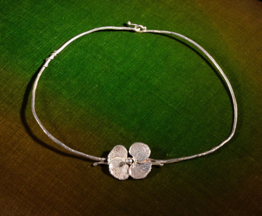 View full screen - View 1 of Lot 43. Collier Hortensia.