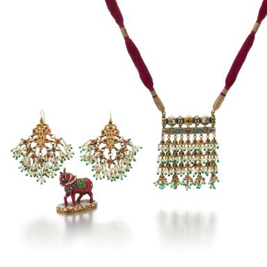 View full screen - View 1 of Lot 30. Indian gem set figurine and jewelry (Statuina e gioielli gem set , India).