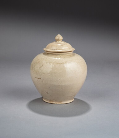 View full screen - View 1 of Lot 2. A white-glazed jar and cover, Tang dynasty | 唐 白釉蓋罐.