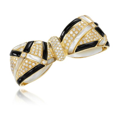 View full screen - View 1 of Lot 73. MOTHER-OF-PEARL, ENAMEL AND DIAMOND BROOCH.