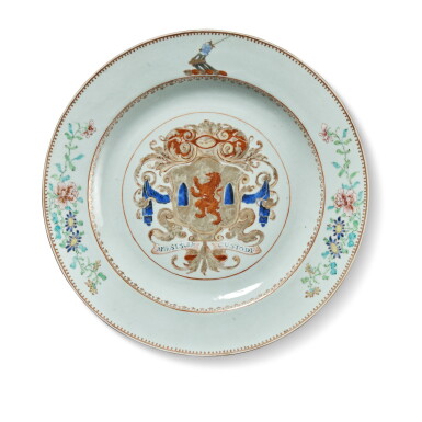 View full screen - View 1 of Lot 226. A Chinese Export Armorial Charger, Qing Dynasty, Qianlong Period, Circa 1745 | 清乾隆 約1745年 粉彩紋章圖大盤.