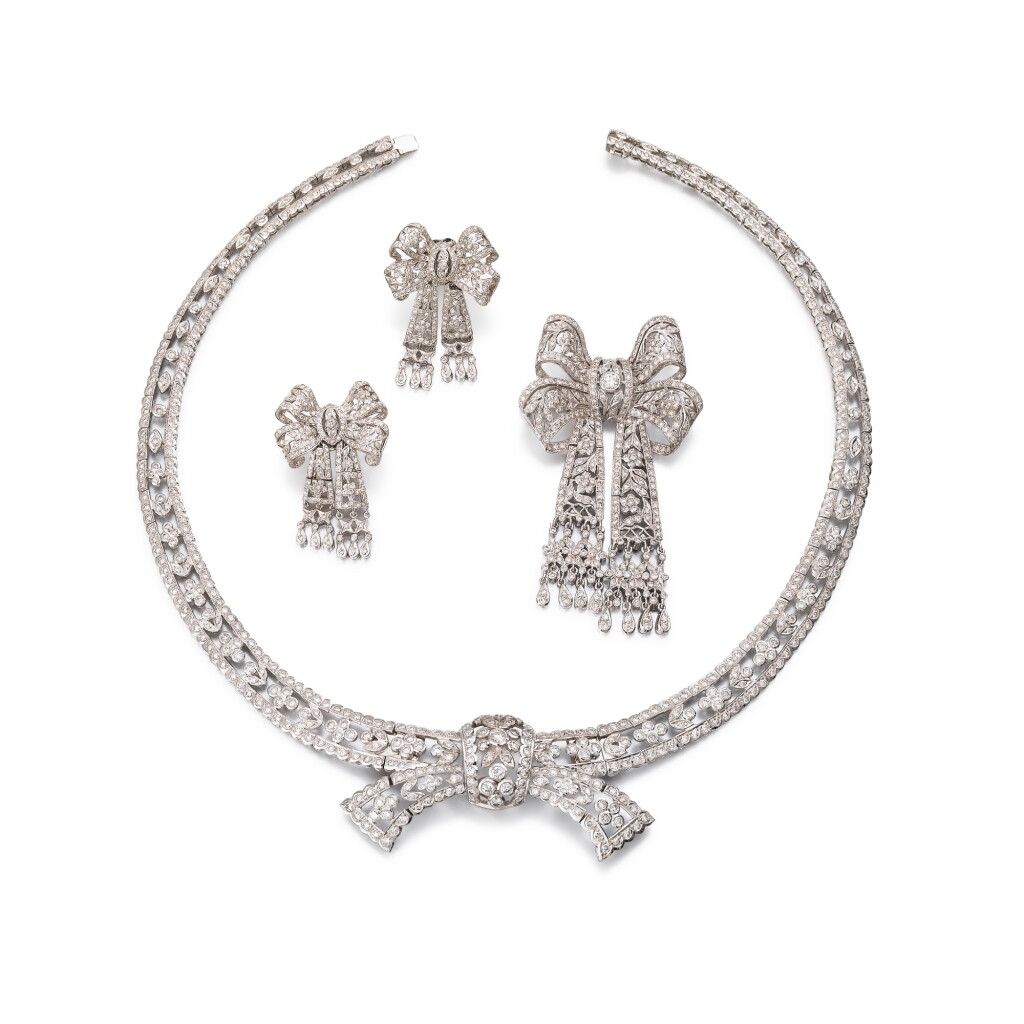 View full screen - View 1 of Lot 175. Parure or et diamants | Gold and diamond parure.