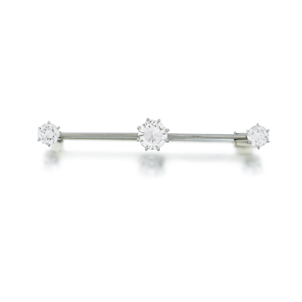 View full screen - View 1 of Lot 154. Diamond brooch .