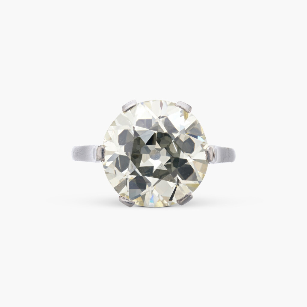 View full screen - View 1 of Lot 864. Diamond Ring weighing 6.53 carats.