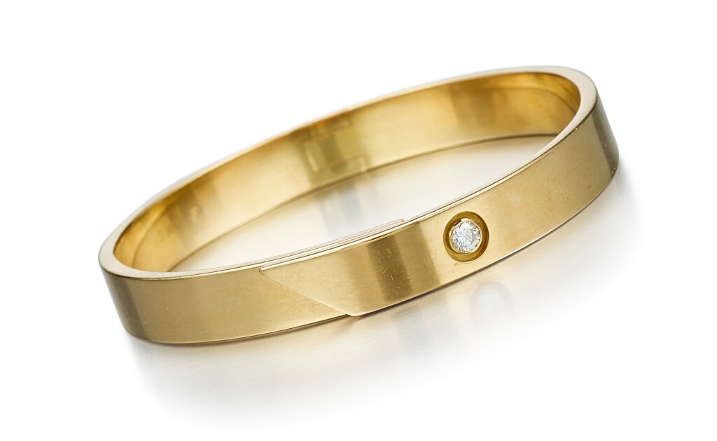 View full screen - View 1 of Lot 9133. GOLD AND DIAMOND BANGLE, CARTIER | K金 配 鑽石 手鐲, 卡地亞(Cartier).