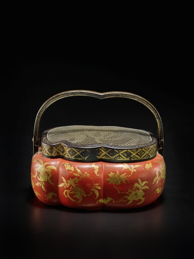 View full screen - View 1 of Lot 220. A rare red and gilt-lacquer handwarmer, Qing dynasty, 18th / 19th century | 清十八 / 十九世紀 朱漆描金福壽雙全紋手爐.