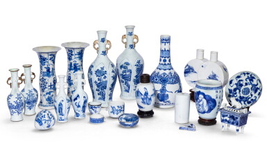View full screen - View 1 of Lot 185. Ensemble de porcelaines bleu blanc Dynastie Qing, XVIIIE et XIXE siècle | 清十八及十九世紀 青花瓷器 一組二十 一件 | A group of twenty-one blue and white wares, Qing Dynasty, 18th and 19th century.