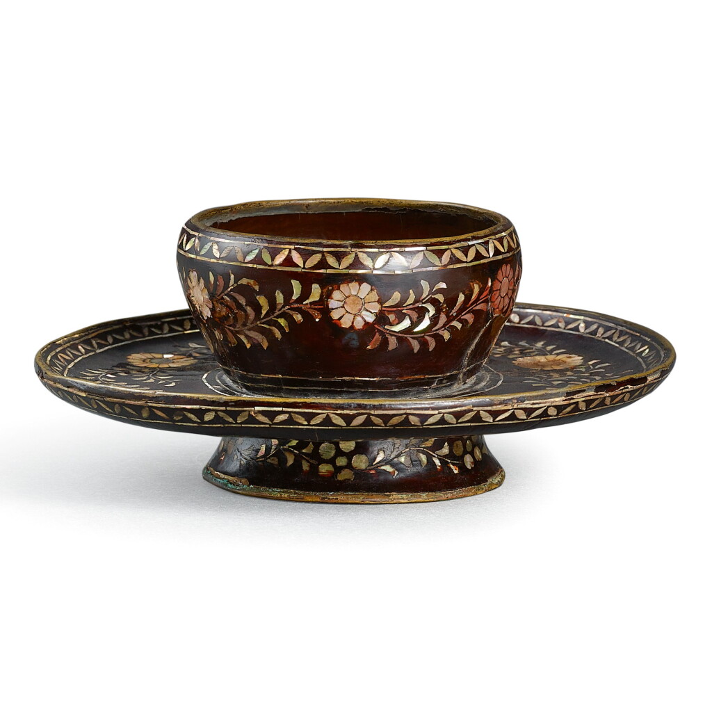 View full screen - View 1 of Lot 92. A MOTHER-OF-PEARL-INLAID BLACK LACQUER CUP STAND YUAN DYNASTY | 元 黑漆嵌螺鈿纏枝雛菊盞托.