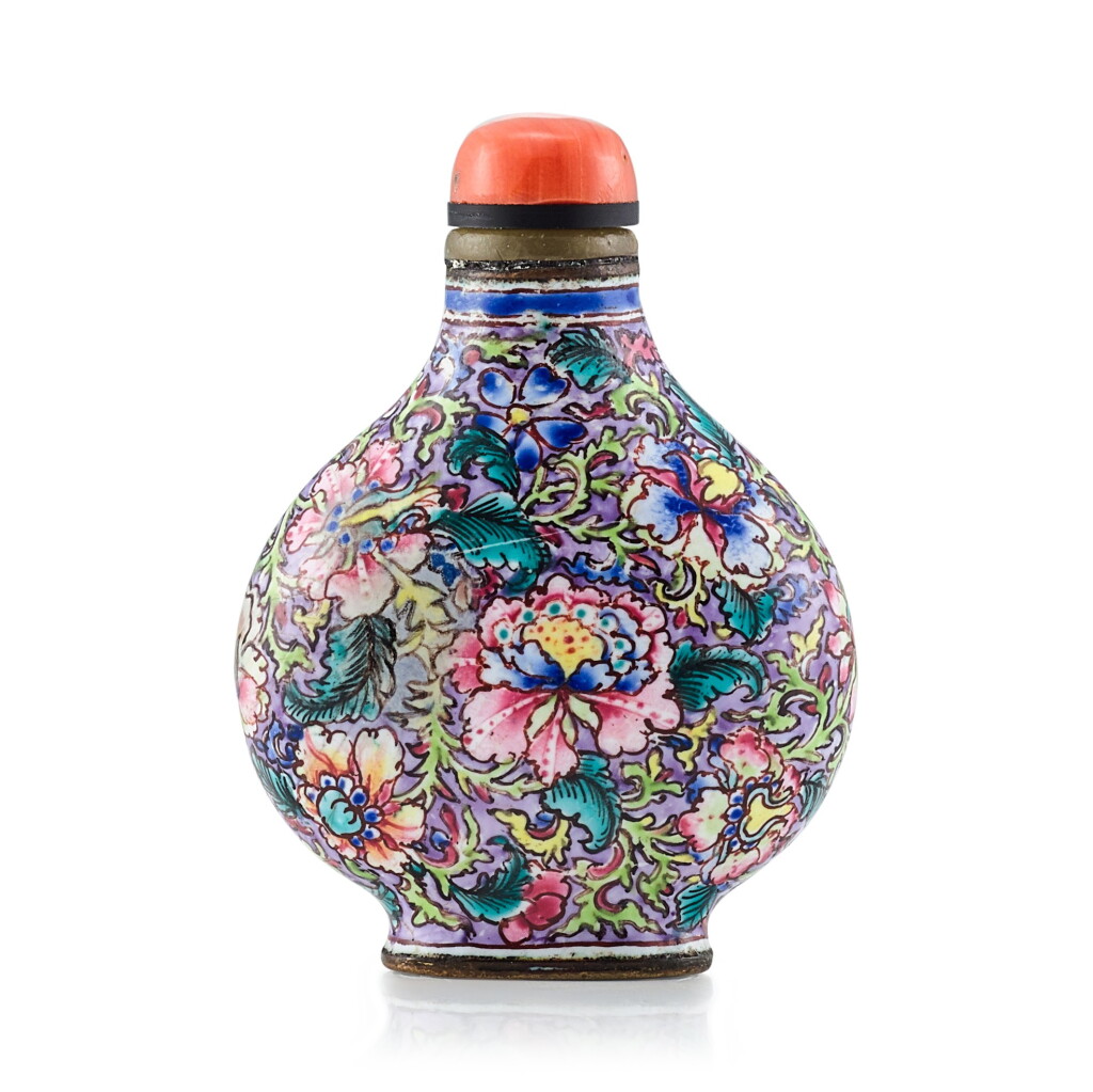 View full screen - View 1 of Lot 3026. A Canton Enamel 'Millefleurs' Snuff Bottle Mark and Period of Yongzheng | 清雍正 銅胎廣東畫琺瑯百花圖鼻煙壺 《雍正年製》款.
