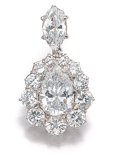 View full screen - View 1 of Lot 102. DIAMOND PENDANT.