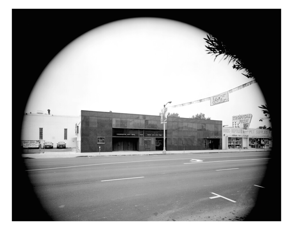 Voir en plein écran - Voir 1 du lot 38. 8056 Beverly Blvd., Los Angeles, 9 a.m. 24 September 1996.