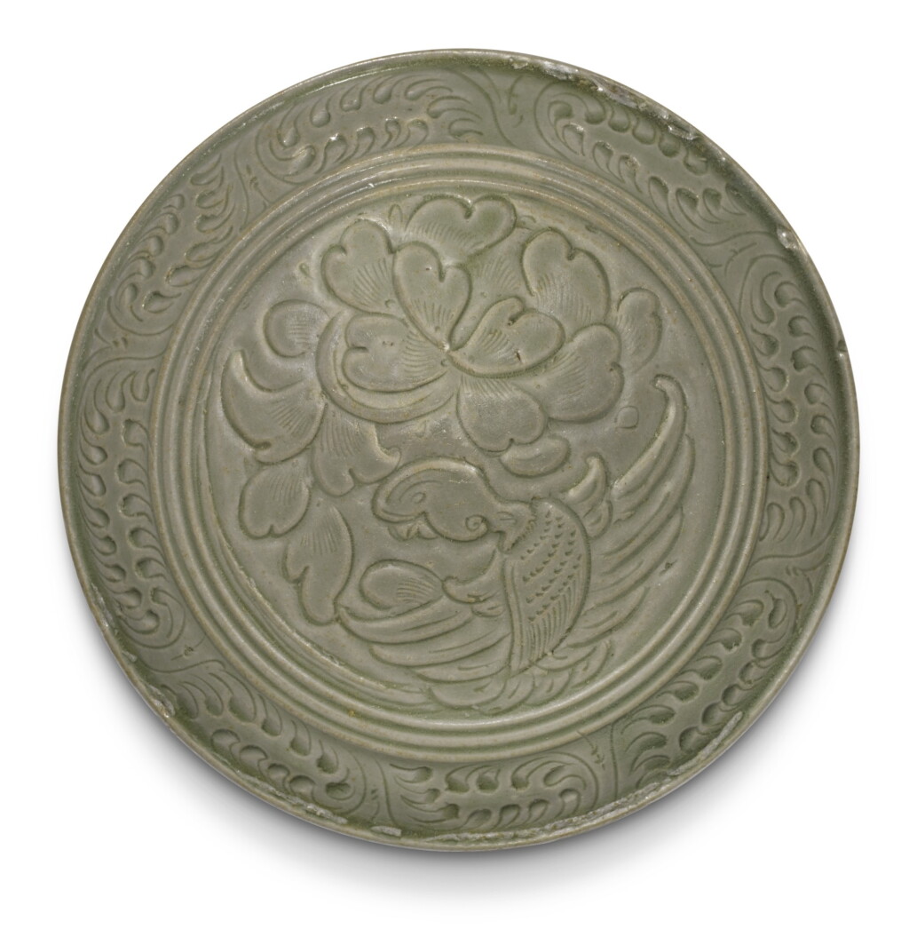View full screen - View 1 of Lot 128. A YUE 'PARROT' BOX AND COVER NORTHERN SONG DYNASTY | 北宋 越窰青釉花鳥紋蓋盒.