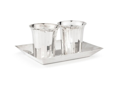 View full screen - View 1 of Lot 366. A silver-plated small rectangular tray, Christofle, and a pair of silver-plated beakers, both Paris, modern | Ein versilbertes kleines rechteckiges Tablett, Christofle und ein Paar versilberte Becher, beide Paris, modern.