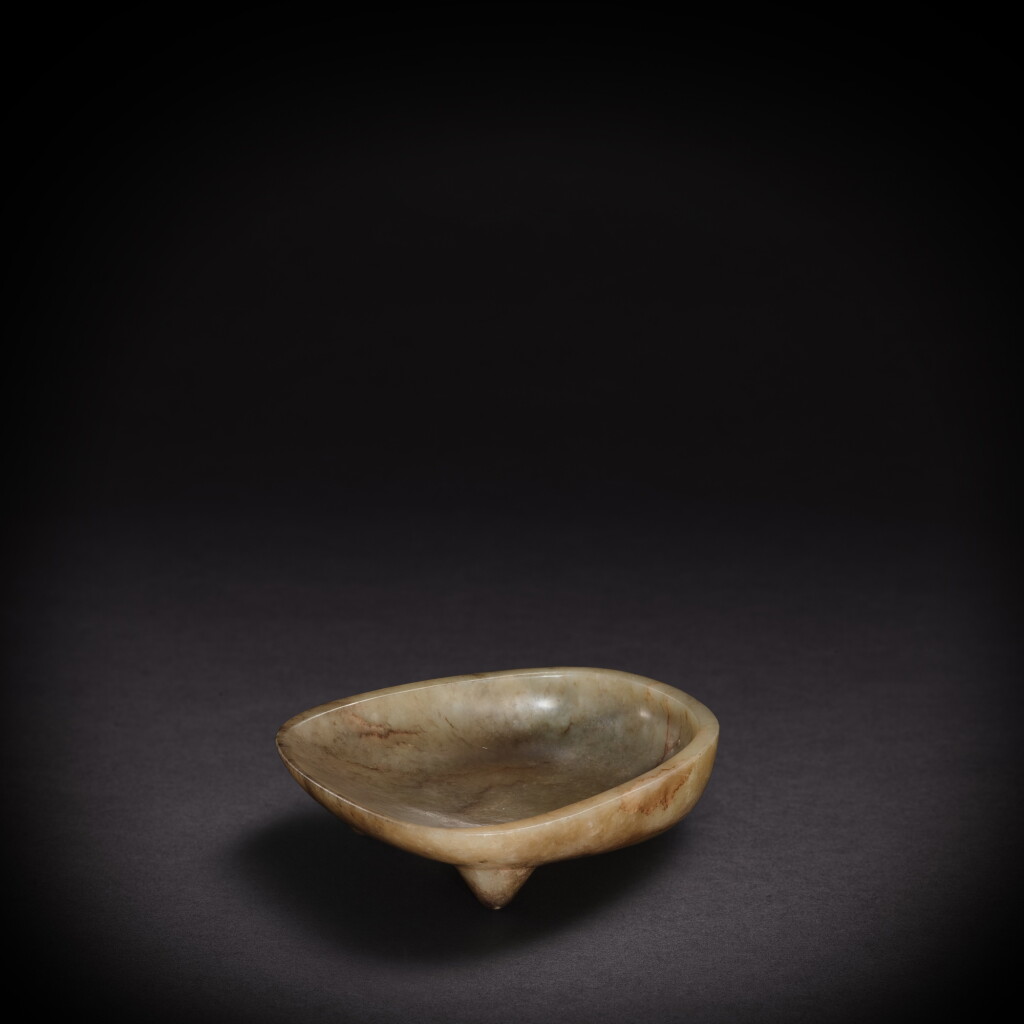 View full screen - View 1 of Lot 5819. A celadon jade ink stone, Song - Yuan dynasty | 宋至元 青玉硯.