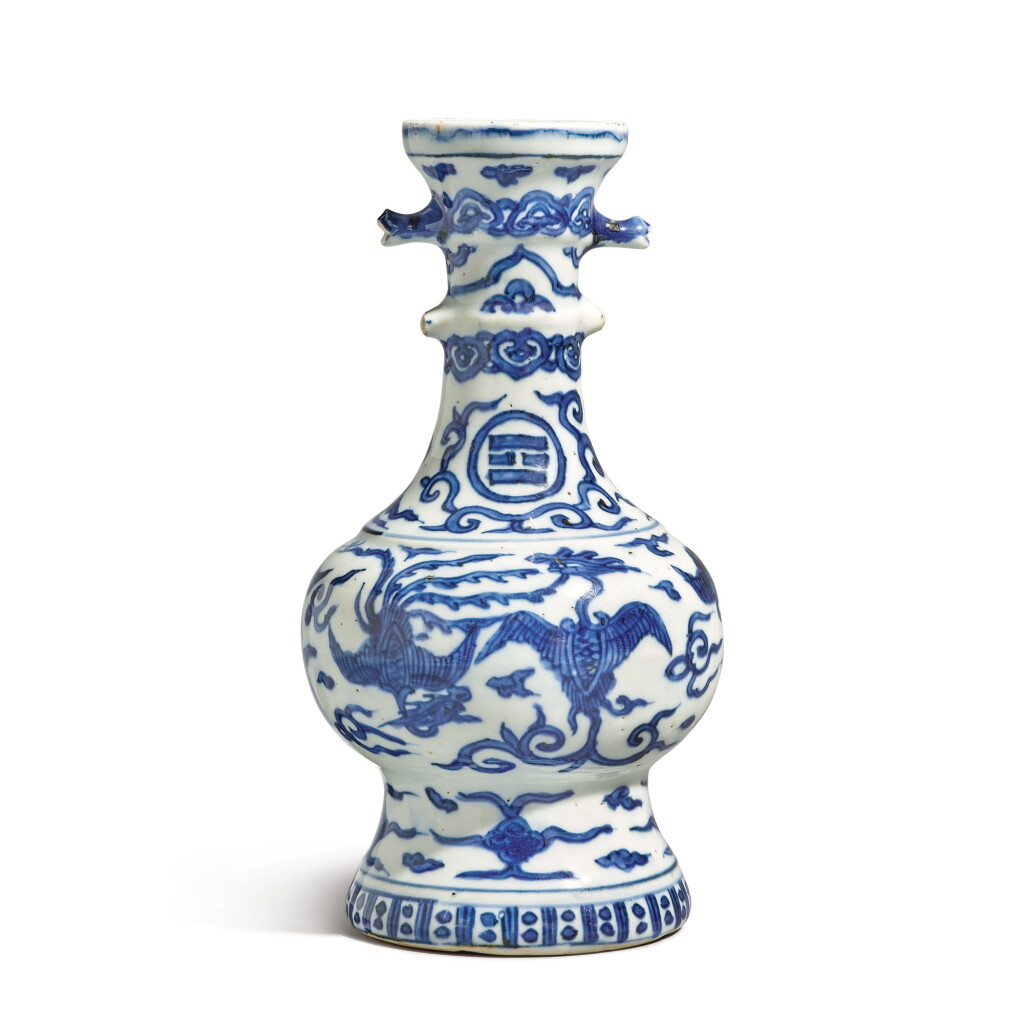View full screen - View 1 of Lot 521. A RARE BLUE AND WHITE 'PHOENIX AND CRANE' VASE, WANLI MARK AND PERIOD.
