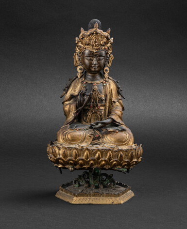 View full screen - View 1 of Lot 49. Figure de Guanyin en bronze partiellement doré Dynastie Qing, XIXE siècle | 清十九世紀 局部鎏金銅觀音坐像 | A parcel gilt-bronze figure of Guanyin on a lotus base, Qing Dynasty, 19th Century.