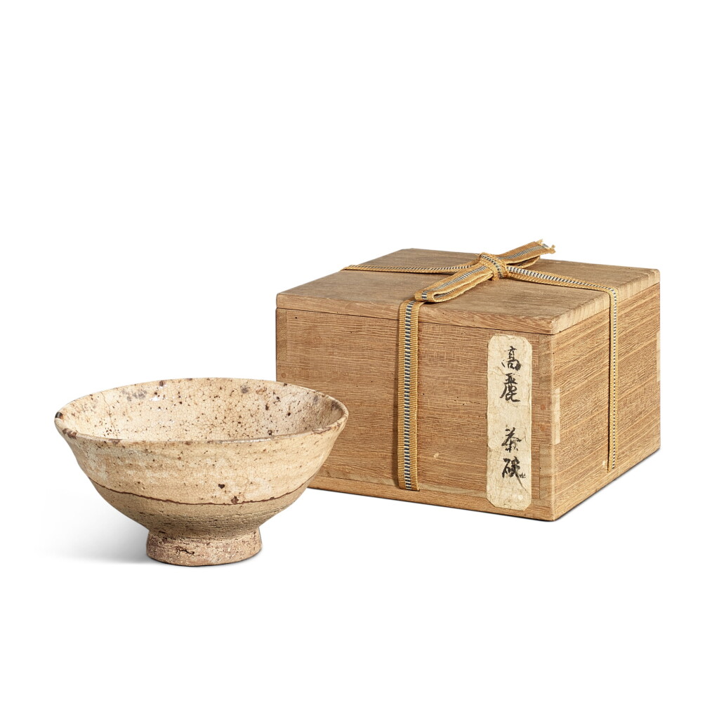 Voir en plein écran - Voir 1 du lot 5507. A ko-hagi tea bowl, Japan, Edo period | 日本 江戶時期 古萩焼茶盌.