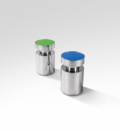 View full screen - View 1 of Lot 145. Paire de tables d'appoint, commande spéciale.