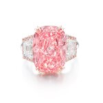 A Magnificent Fancy Vivid Pink Diamond and Diamond Ring | 11.15克拉 艷彩粉紅色 內部無瑕(IF) 鑽石 配 鑽石 戒指