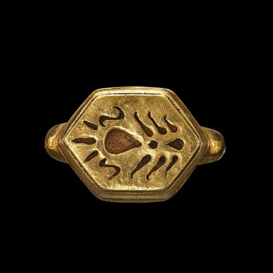 View full screen - View 1 of Lot 1005. A solid gold ring with hexagonal bezel of a flowerpot, lotus flower and fire Java, Indonesia, 7th-12th century | 印尼爪哇 七至十二世紀 蓮紋金戒指.