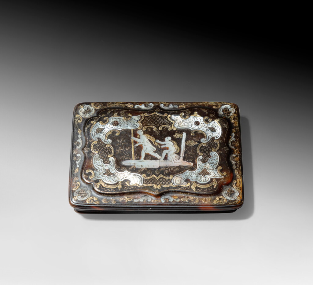 View full screen - View 1 of Lot 22. An Italian gold pique, tortoiseshell and mother of pearl snuff box, Naples, mid 18th century | Boite à priser en écaille de tortue piquée d'or et ornée de nacre gravée, Naples milieu du XVIIIeme siècle.