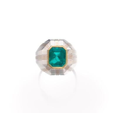 View full screen - View 1 of Lot 776. Emerald ring.