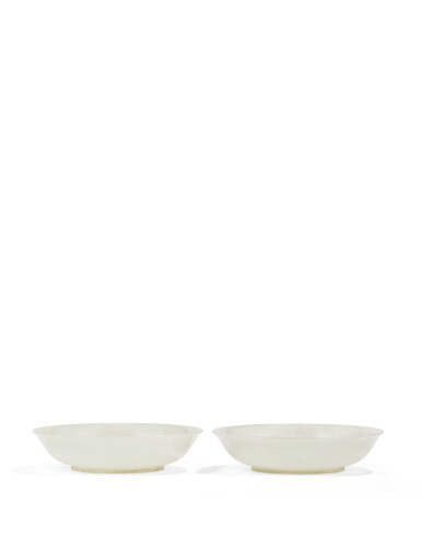 View full screen - View 1 of Lot 66. PAIRE DE COUPES EN JADE BLANC DYNASTIE QING, XVIIIE-XIXE SIÈCLE | 清十八至十九世紀 青白玉圓盤一對 | A pair of white jade dishes, Qing Dynasty, 18th/19th century.