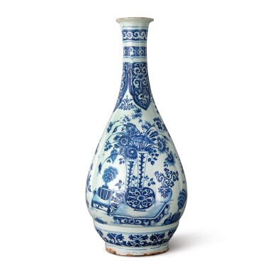 View full screen - View 1 of Lot 530. A DUTCH DELFT BLUE AND WHITE LARGE VASE, CIRCA 1700.