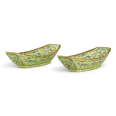 View full screen - View 1 of Lot 3652. A RARE PAIR OF IMPERIAL ENAMEL BOAT-FORM TRAYS MARKS AND PERIOD OF QIANLONG | 清乾隆 御製廣東銅胎綠地畫琺瑯花卉紋茶船一對 《乾隆年製》款.