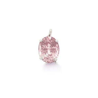 View full screen - View 1 of Lot 251. Pendentif saphir rose | Pink sapphire pendant.