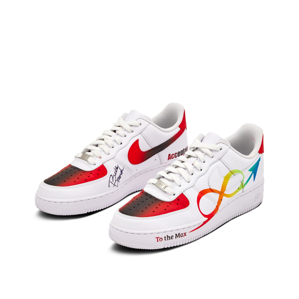 全螢幕檢視 - 查看28Billy Donovan Chicago Bulls 2023-2024 Game Issued and Signed Custom Air Force 1s | To The Max Foundation 的1