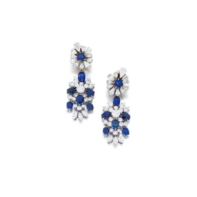 View full screen - View 1 of Lot 250. Paire de pendants d’oreille saphirs et diamants | Pair of sapphire and diamond pendent earrings.