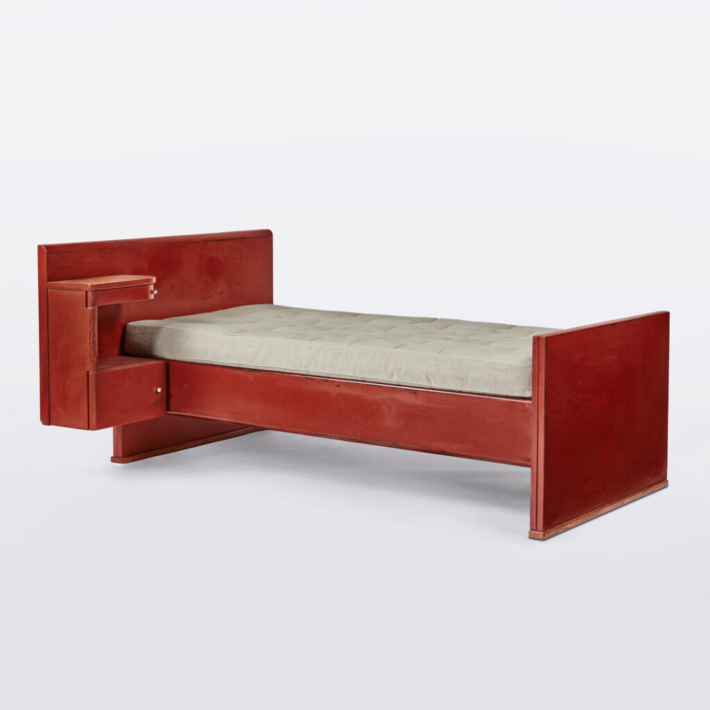 View full screen - View 1 of Lot 7. Daybed.