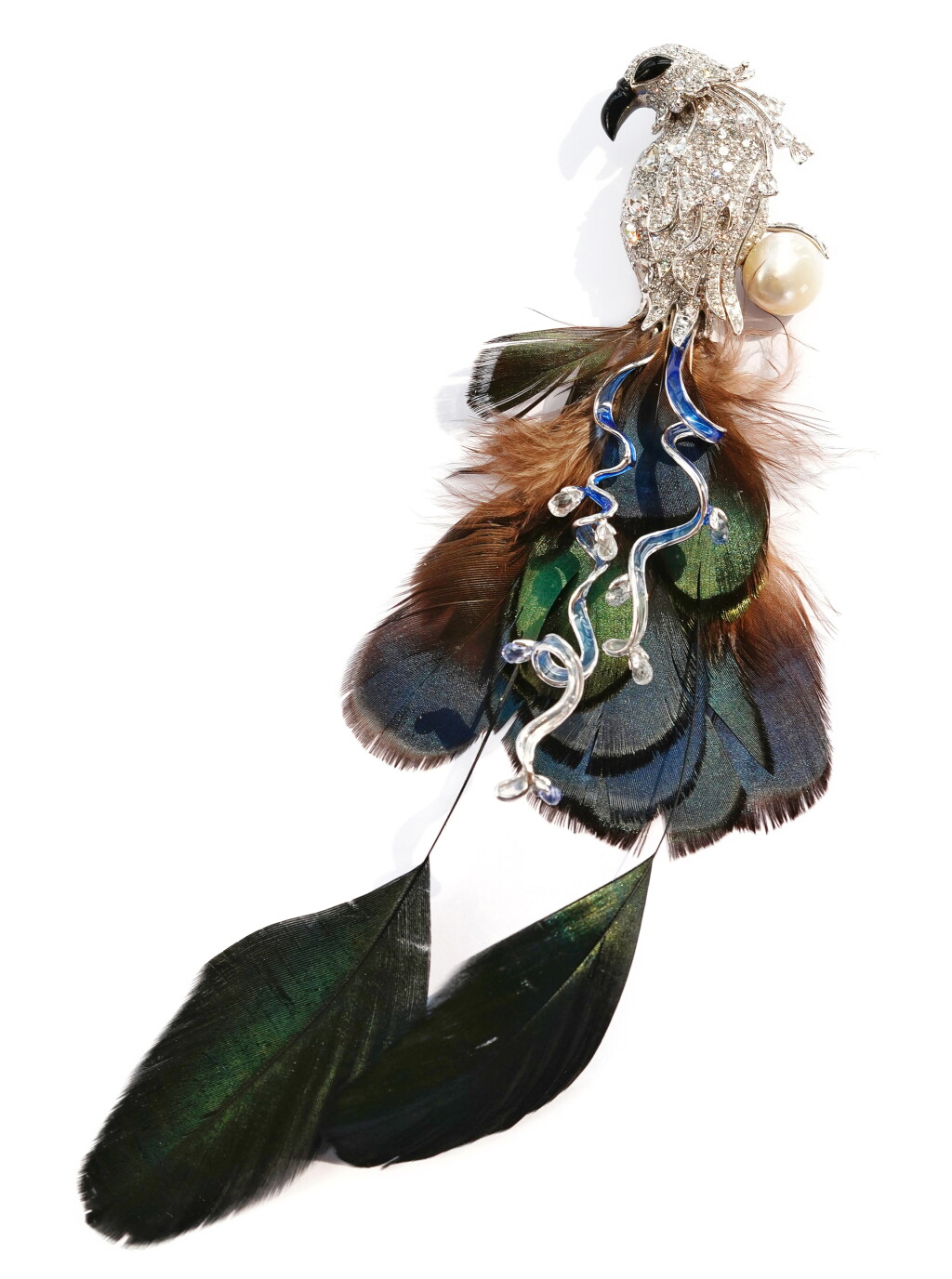 View full screen - View 1 of Lot 625. CigaLong | Pearl, Feather and Diamond Brooch | CigaLong | 珍珠 配 彩羽 及 鑽石 胸針.