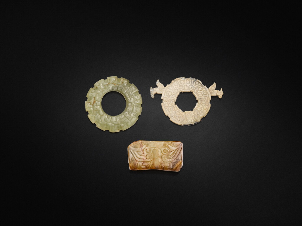 View full screen - View 1 of Lot 108. A very rare archaic jade 'twin bird' pendant, Early Western Zhou dynasty.