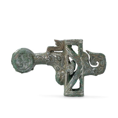 View full screen - View 1 of Lot 3055. A rare bronze openwork 'dragon' staff finial, Eastern Zhou dynasty | 東周 青銅縷空龍形杖首.