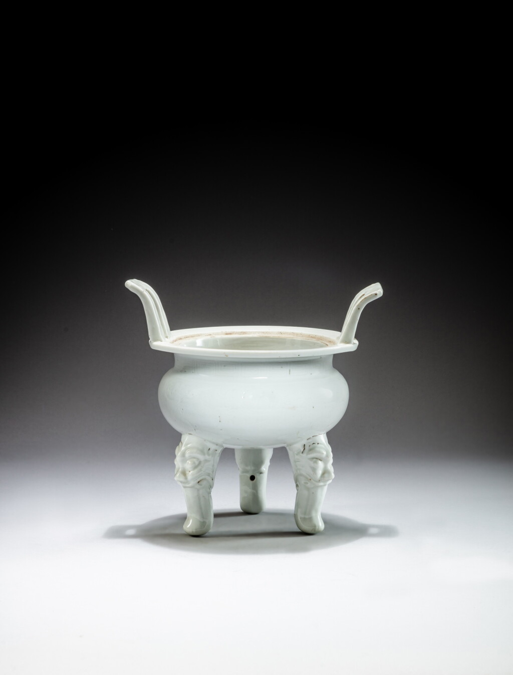 View full screen - View 1 of Lot 34. A rare 'Dehua' tripod incense burner, Qing dynasty, Kangxi period | 清康熙 德化白瓷三足爐.