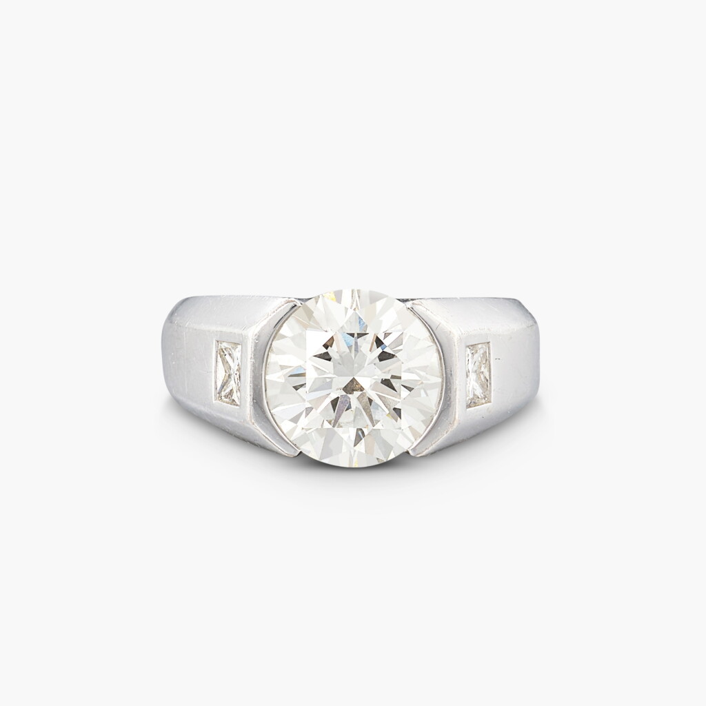 View full screen - View 1 of Lot 1483. Diamond Ring | 格拉夫 | 5.33克拉 K色 圓形 鑽石 戒指.