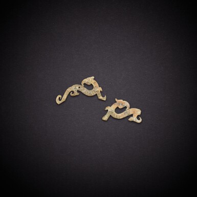 View full screen - View 1 of Lot 3479. A pair of small jade 'dragon' pendants, Western Han dynasty | 西漢 玉龍紋珮 一對.