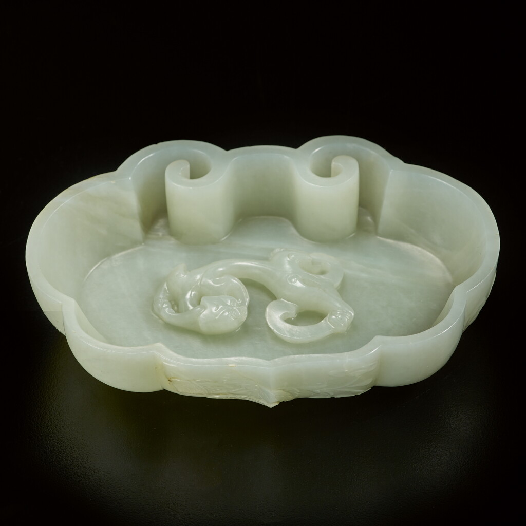 View full screen - View 1 of Lot 186. A pale celadon jade ruyi-shaped 'chilong' washer, Qing dynasty, 18th century | 清十八世紀 青白玉雕螭龍紋如意式洗.