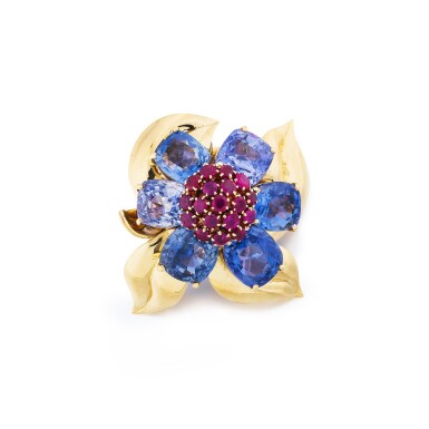 View full screen - View 1 of Lot 104. Broche saphirs et rubis, "Hawai" | Sapphire and ruby brooch, "Hawai".