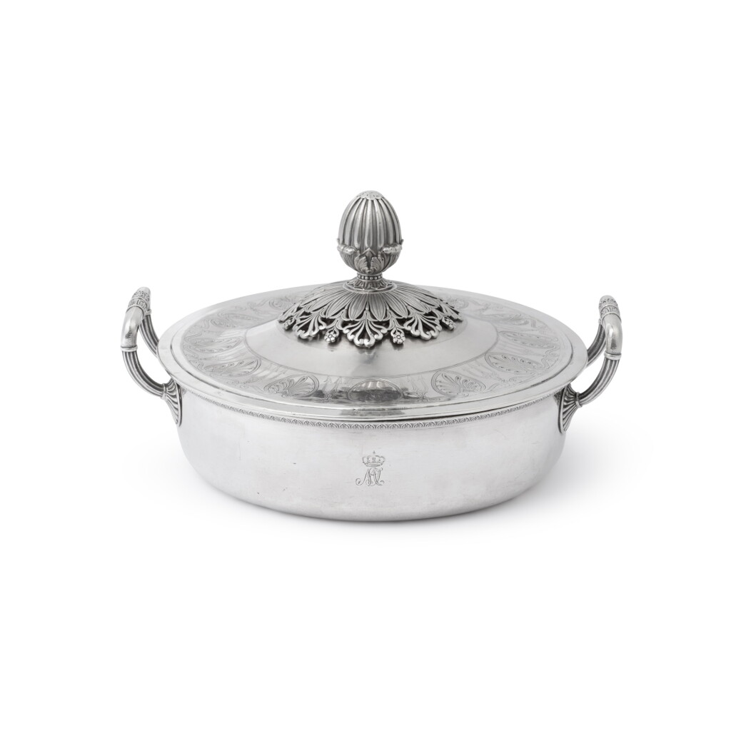 View full screen - View 1 of Lot 27. A French silver vegetable dish | Gemüseschüssel aus Silber, Frankreich.