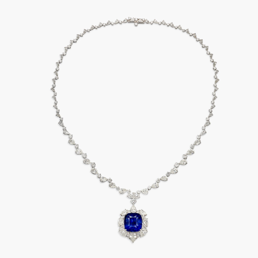View full screen - View 1 of Lot 1772. Sapphire and Diamond Pendent Necklace | 20.18克拉 天然 「斯里蘭卡」未經加熱藍寶石 配 鑽石 掛墜項鏈.