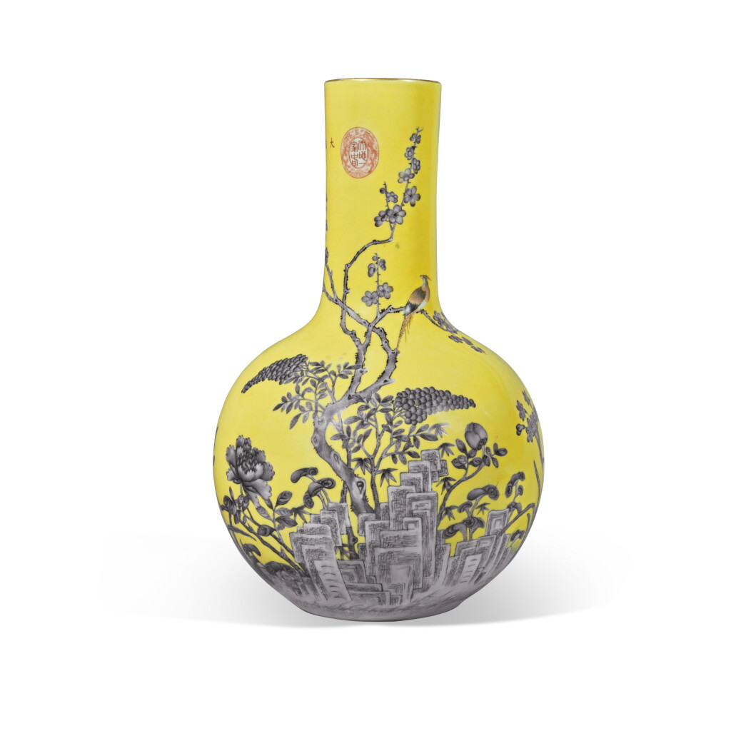 View full screen - View 1 of Lot 582. A yellow-ground grisaille-painted 'Dayazhai' 'birds and flowers' vase (Tianqiuping), Qing dynasty, Guangxu period, circa 1876 | 清光緒 約1876年 黃地墨彩花鳥紋天球瓶 《大雅齋》《天地一家春》《永慶長春》款.