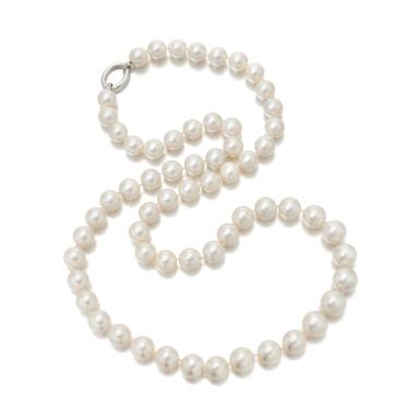 View full screen - View 1 of Lot 239. South Sea cultured pearl and diamond necklace (Collana in perle coltivate South Sea e diamanti).