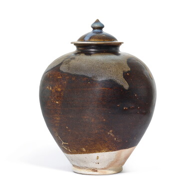 View full screen - View 1 of Lot 22. A phosphatic-splashed jar and cover, Song dynasty | 宋 黑釉灑斑蓋罐.