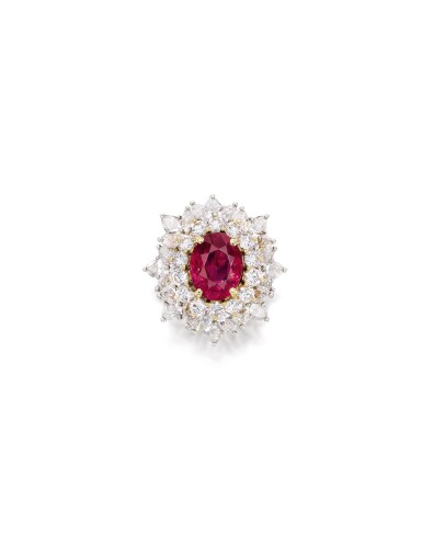 View full screen - View 1 of Lot 1612. Ruby and Diamond Ring | 4.46克拉 天然「緬甸」紅寶石 配 鑽石 戒指.
