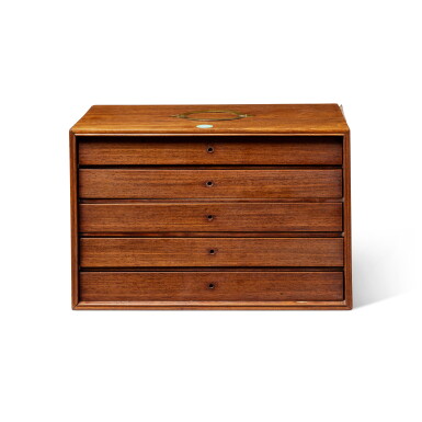 View full screen - View 1 of Lot 7. A 'huanghuali' scholar's box, Qing dynasty | 清 黃花梨提箱.