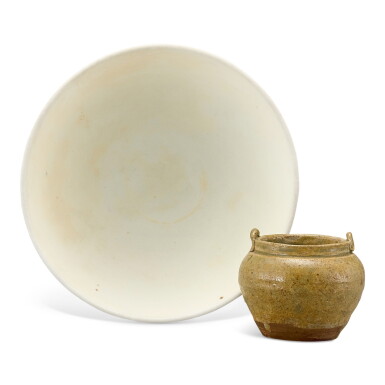 View full screen - View 1 of Lot 333. A XING WHITE-GLAZED CONICAL BOWL, TANG DYNASTY AND A YUE CELADON JARLET, WESTERN JIN DYNASTY | 唐 刑窰白釉笠式盌 西晉 越窰青釉雙繫罐.