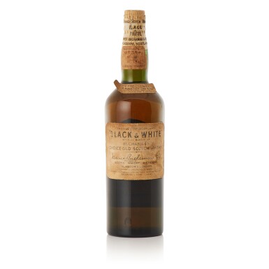 View full screen - View 1 of Lot 297. Black and White Blended Whisky 1950s Spring Cap 43.0 abv NV (1 BT76).